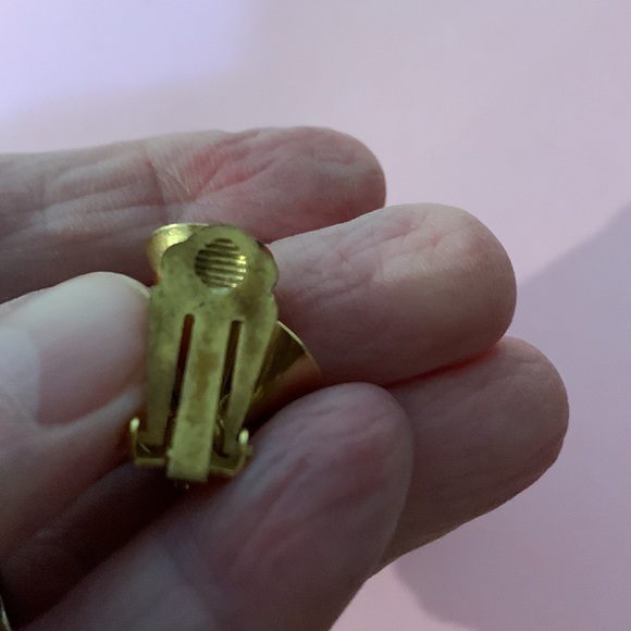 Beautiful clip on style earrings jewelry green and gold - Picture 5 of 5